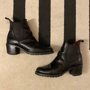 Frye Chelsea Boots, size 10